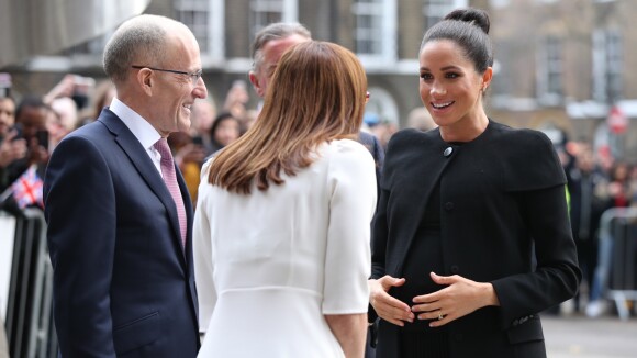 Meghan Markle de sortie : Manteau recyclé et ventre de plus en plus rond