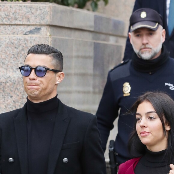 Cristiano Ronaldo quitte le tribunal avec sa compagne Georgina Rodríguez à Madrid le 22 janvier 2019.