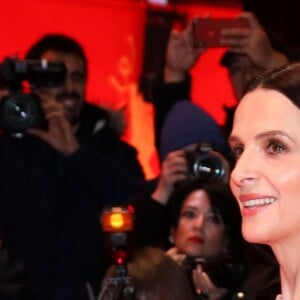 Juliette Binoche, présidente du jury, portant une tenue Armani Privé à la cérémonie d'ouverture du 69ème Festival International du Film de Berlin, La Berlinale le 7 février 2019. La soirée d'ouverture est suivie par la projection du film "The Kindness of Strangers"