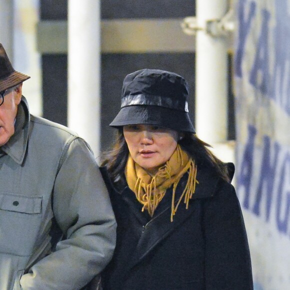 Exclusif - Woody Allen et sa femme Soon-Yi se baladent dans la rue à New York le 14 janvier 2019.