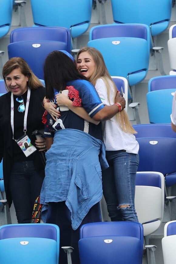 Yeo Pogba (mère de Paul Pogba) et Maria Salaues (compagne de Paul Pogba) - Célébrités dans les tribunes lors des quarts de finale de la Coupe du monde opposant la France à l'Uruguay au stade de Nijni Novgorod à Nijni Novgorod, Russie, le 6 juillet 2018. La France a gagné 2-0. © Cyril Moreau/Bestimage