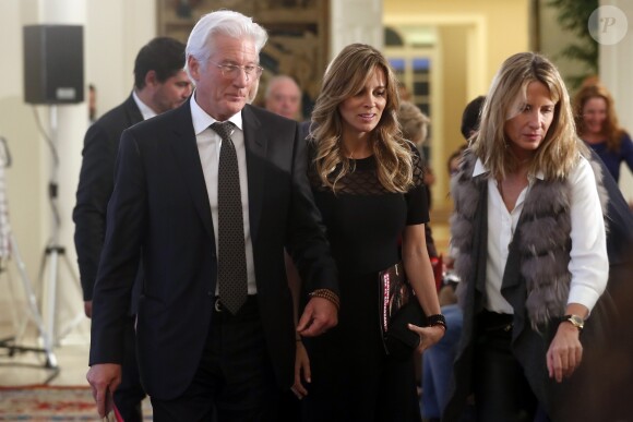 Richard Gere et sa femme Alejandra Silva (enceinte) lors du colloque "No dejar a nadie atras" (Ne laissez personne derrière) avec le premier ministre espagnol à Madrid le 25 octobre 2018.