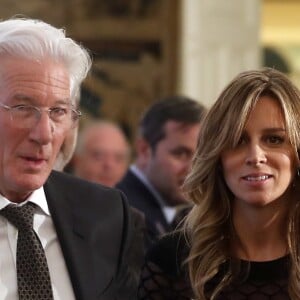 Richard Gere et sa femme Alejandra Silva (enceinte) lors du colloque "No dejar a nadie atras" (Ne laissez personne derrière) avec le premier ministre espagnol à Madrid le 25 octobre 2018.