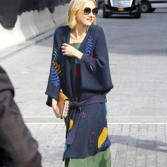 Naomi Watts arrive au défilé Tory Burch lors de la Fashion Week de New York, le 10 février 2019.