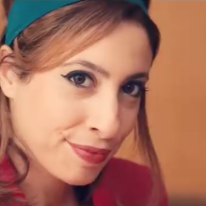 Léa Salamé, charmante dans le clip de "L'Interview", le 13 février 2019.