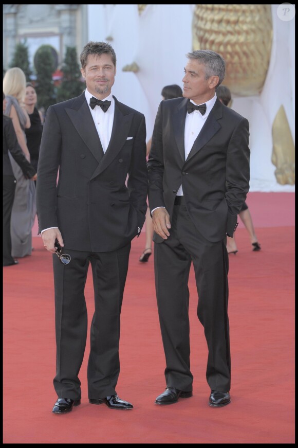 Brad Pitt, George Clooney - Tapis rouge du film Burn After Reading à Venise en 2008