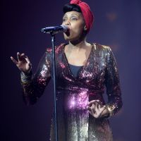 Imany enceinte : La chanteuse, "tellement fatiguée", se prépare pour bébé