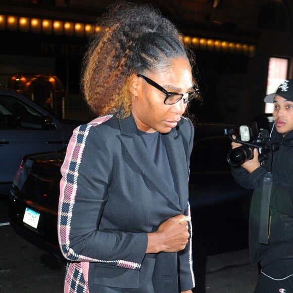 Serena Williams arrive au restaurant The Polo Bar pour dîner avec la duchesse de Sussex dans le quartier de Upper East Side à New York City, New York, Etats-Unis, le 19 février 2019.