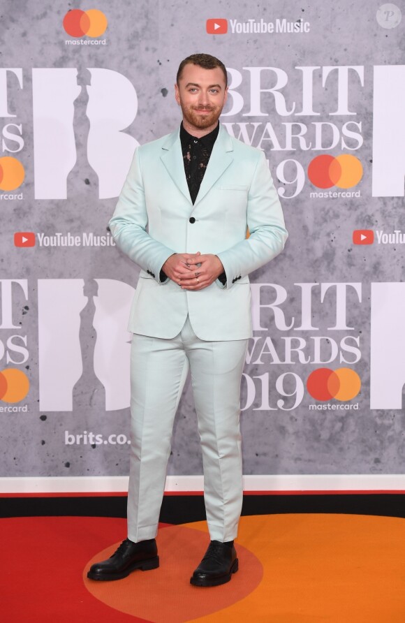Sam Smith au photocall de la cérémonie des Brit Awards 2019 à l'O2 Arena à Londres le 20 février 2019.