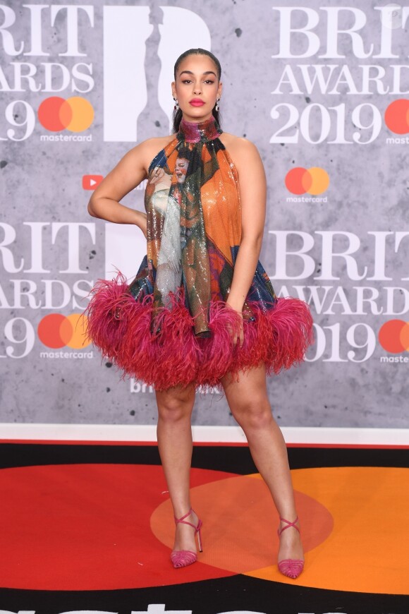Jorja Smith au photocall de la cérémonie des Brit Awards 2019 à l'O2 Arena à Londres le 20 février 2019.