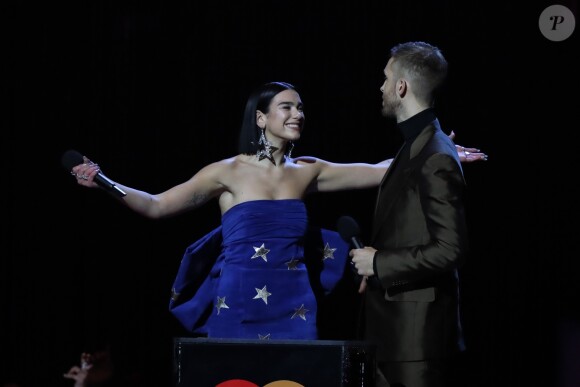 Dua Lipa, Calvin Harris lors de la cérémonie des "Brit Awards 2019" à l'O2 Arena à Londres, le 20 février 2019.