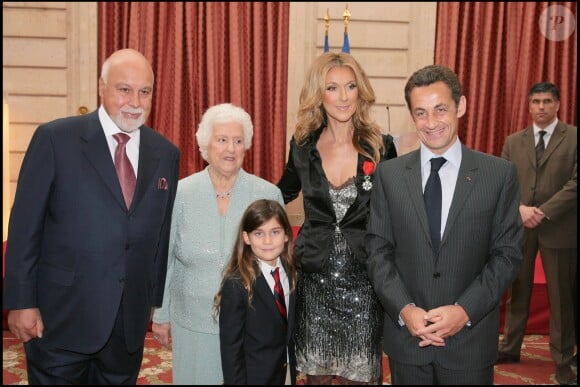 Céline Dion, René Angelil, leur fils René-Charles et Thérèse Dion avec Nicolas Sarkozy à l'Elysée en 2008.