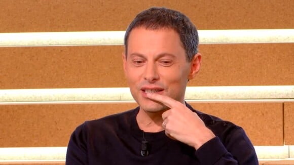 Marc-Olivier Fogiel ému par son compagnon François Roelants dans "Bonsoir !" sur Canal+ le 23 février 2019.