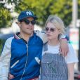 Exclusif - Rami Malek et sa nouvelle compagne Lucy Boynton se baladent en amoureux dans les rues de Hollywood. Le jeune couple très amoureux se câline et s'embrasse. Le 11 août 2018 For germany call for price Exclusive - Rami Malek and Lucy Boynton have a lunch date in Hollywood. The happy couple lay it on with the PDA, holding each other and walking in each other's arms. Malek's upcoming movie 'Bohemian Rhapsody' has him in the spotlight, portraying Freddy Mercury from Queen. 11th august 201811/08/2018 - Los Angeles