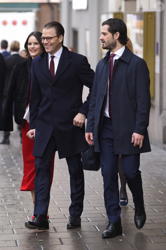 La princesse Sofia, le prince Daniel et le prince Carl Philip à la sortie du séminaire pour les 75 ans de la reine Silvia au théâtre Oscar à Stockholm le 18 décembre 2018