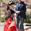 Meghan Markle, duchesse de Sussex, enceinte, est allée en courant voir deux fillettes, Rania et Rayhanna, qui rêvaient de la voir et l'avaient attendu pendant deux heures à la sortie du pensionnat d'Asni au Maroc le 24 février 2019.