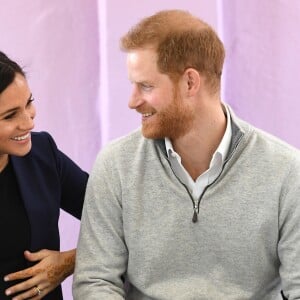 Le prince Harry et Meghan Markle, duchesse de Sussex, enceinte, lors de leur visite au Lycée Qualifiant Grand Atlas à Asni au Maroc, le 24 février 2019.