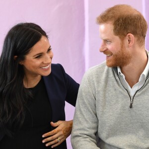 Le prince Harry et Meghan Markle, duchesse de Sussex, enceinte, lors de leur visite au Lycée Qualifiant Grand Atlas à Asni au Maroc, le 24 février 2019.