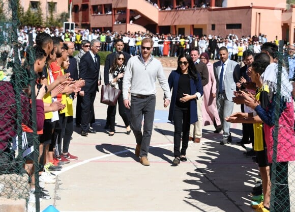 Le prince Harry et Meghan Markle, duchesse de Sussex, enceinte, lors de leur visite au Lycée Qualifiant Grand Atlas à Asni au Maroc, le 24 février 2019.