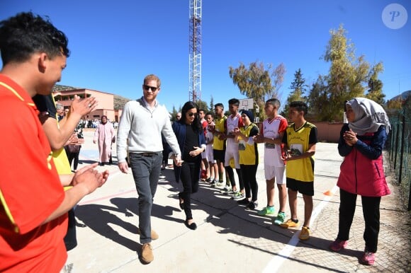 Le prince Harry et Meghan Markle, duchesse de Sussex, enceinte, lors de leur visite au Lycée Qualifiant Grand Atlas à Asni au Maroc, le 24 février 2019.