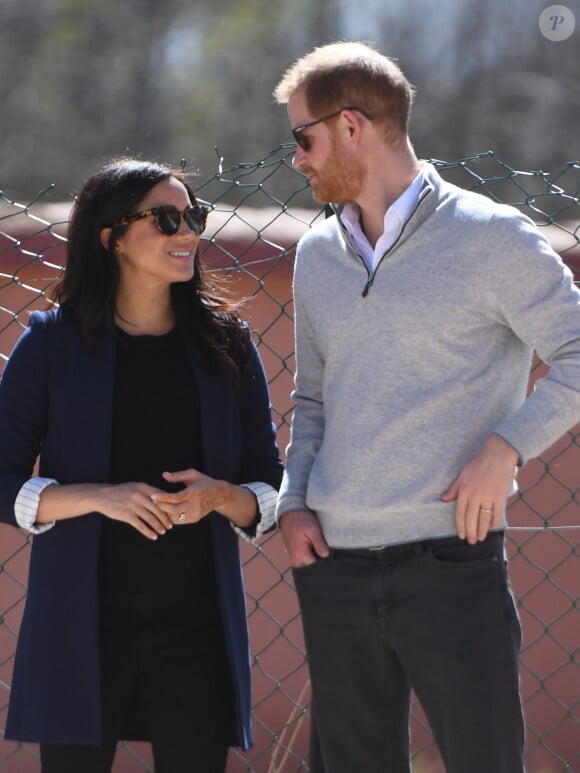 Le prince Harry et Meghan Markle, duchesse de Sussex, enceinte, lors de leur visite au Lycée Qualifiant Grand Atlas à Asni au Maroc, le 24 février 2019.