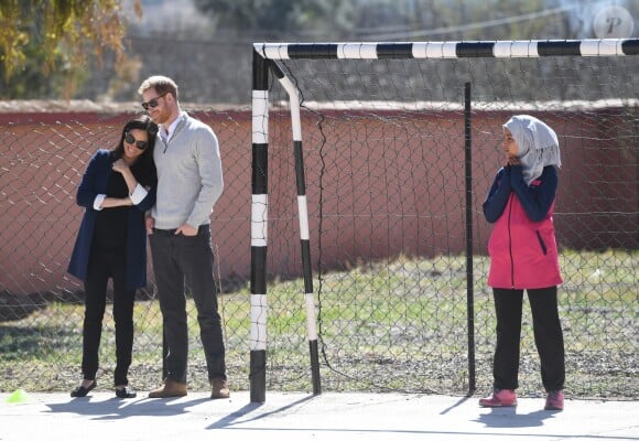 Le prince Harry et Meghan Markle, duchesse de Sussex, enceinte, lors de leur visite au Lycée Qualifiant Grand Atlas à Asni au Maroc, le 24 février 2019.