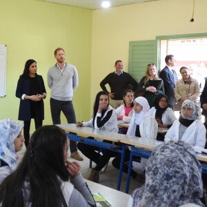 Le prince Harry et Meghan Markle, duchesse de Sussex, enceinte, lors de leur visite au Lycée Qualifiant Grand Atlas à Asni au Maroc, le 24 février 2019.