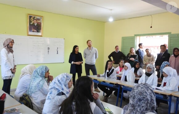 Le prince Harry et Meghan Markle, duchesse de Sussex, enceinte, lors de leur visite au Lycée Qualifiant Grand Atlas à Asni au Maroc, le 24 février 2019.