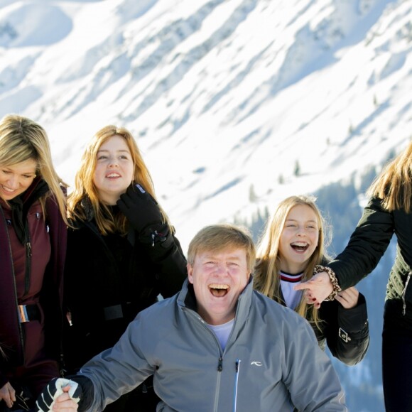 Le comte Claus-Casimir et le roi Willem-Alexander des Pays-Bas ont fait le show lors de la séance photo de la famille royale des Pays-Bas à Lech en Autriche le 25 février 2019 à l'occasion de ses vacances d'hiver, avec la princesse Beatrix, la princesse Amalia, la princesse Laurentien, la princesse Alexia, la reine Maxima, la princesse Ariane, la princesse Leonore, la princesse Eloise van Oranje-Nassau van Amsberg.