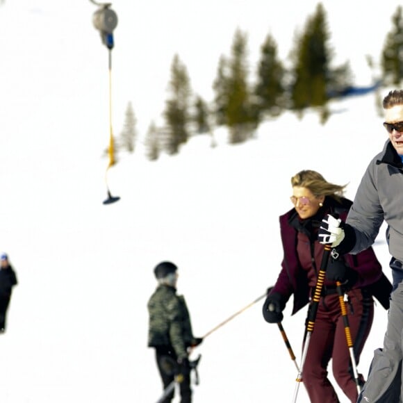La reine Maxima et le roi Willem-Alexander lors de la séance photo de la famille royale des Pays-Bas à Lech en Autriche le 25 février 2019 à l'occasion de ses vacances d'hiver.