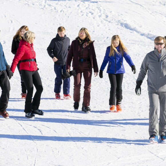 Le prince Constantijn, la princesse Laurentien, la reine Maxima, la princesse Alexia, la princesse Ariane, le prince Claus-Casimir, la princesse Amalia, le roi Willem-Alexander, la princesse Leonore, la princesse Eloise van Oranje-Nassau van Amsberg, la princesse Beatrix lors de la séance photo de la famille royale des Pays-Bas à Lech en Autriche le 25 février 2019 à l'occasion de ses vacances d'hiver.