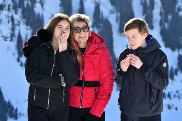 La princesse Laurentien et ses enfants, la princesse Eloise van Oranje-Nassau van Amsberg et le prince Claus Casimir lors de la séance photo de la famille royale des Pays-Bas à Lech en Autriche le 25 février 2019 à l'occasion de ses vacances d'hiver.