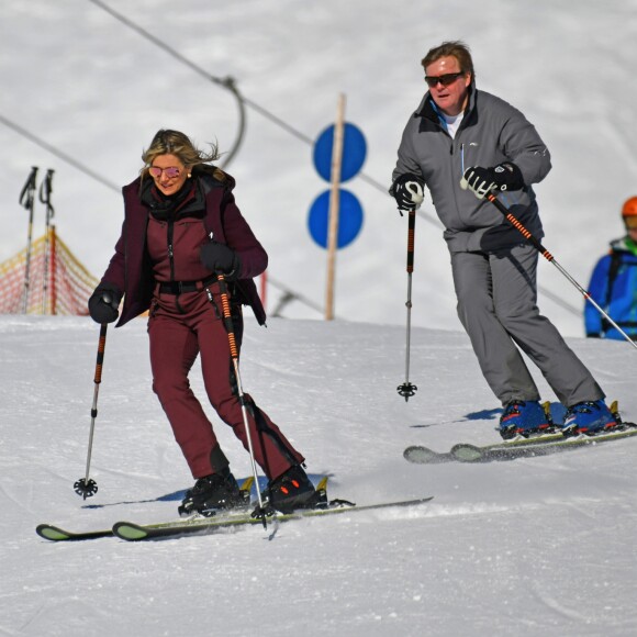 La reine Maxima et le roi Willem-Alexander lors de la séance photo de la famille royale des Pays-Bas à Lech en Autriche le 25 février 2019 à l'occasion de ses vacances d'hiver.