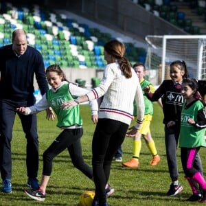 Le prince William, duc de Cambridge, et Kate Catherine Middleton, duchesse de Cambridge, en visite au Windsor Park à Belfast, à l'occasion de leur voyage officiel en Irlande. Le 27 février 2019