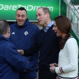 Le prince William, duc de Cambridge, et Kate Catherine Middleton, duchesse de Cambridge, en visite au Windsor Park à Belfast, à l'occasion de leur voyage officiel en Irlande. Le 27 février 2019