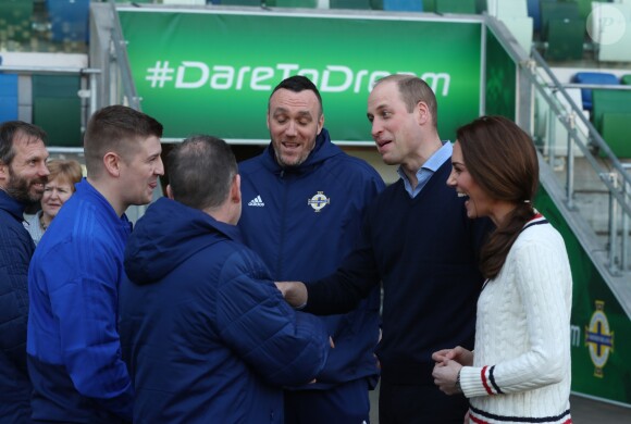 Le prince William, duc de Cambridge, et Kate Catherine Middleton, duchesse de Cambridge, en visite au Windsor Park à Belfast, à l'occasion de leur voyage officiel en Irlande. Le 27 février 2019