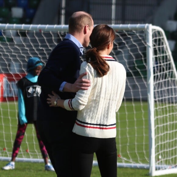 Le prince William, duc de Cambridge, et Kate Catherine Middleton, duchesse de Cambridge, en visite au Windsor Park à Belfast, à l'occasion de leur voyage officiel en Irlande. Le 27 février 2019