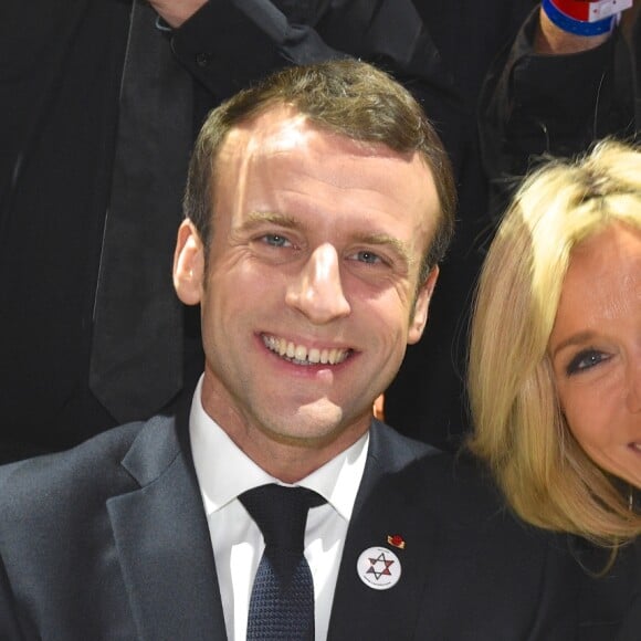 Le président de la République française Emmanuel Macron et la première dame Brigitte Macron lors du 34e dîner du Conseil représentatif des institutions juives de France (CRIF) au Carrousel du Louvre à Paris, le 20 février 2019. © Erez Lichtfeld/Bestimage