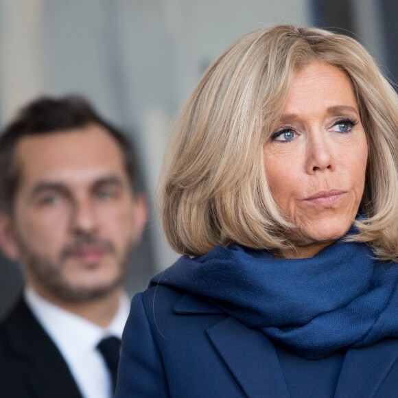 Brigitte Macron accueille les participants à la réunion du conseil consultatif pour l'égalité entre les femmes et les hommes au palais de l'Elysée à Paris, le 19 février 2019.