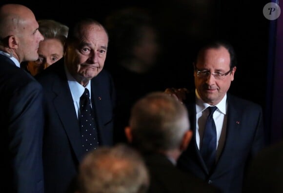 Jacques Chirac et Francois Hollande - Ceremonie de remise du Prix pour la prevention des conflits de la Fondation Chirac au musee du quai Branly. Paris, le 21 Novembre 2013.