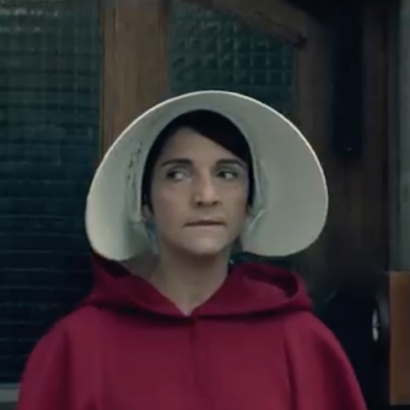 Florence Foresti parodie "The Handmaid's Tale : la servante écarlate" - mars 2019.