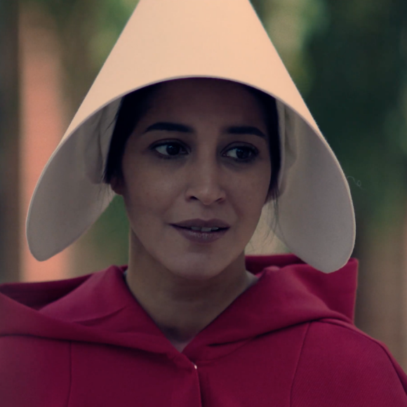 Florence Foresti parodie "The Handmaid's Tale : la servante écarlate" - mars 2019.