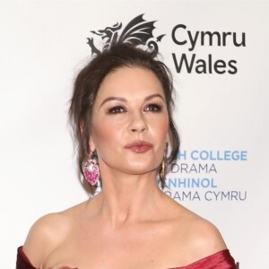 Catherine Zeta-Jones (robe Marchesa) - Catherine Zeta-Jones reçoit son diplôme du Royal Welsh College of Music and Drama à New York, le 1er mars 2019