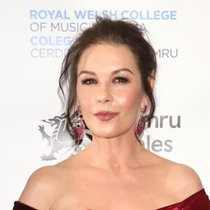 Catherine Zeta-Jones (robe Marchesa) - Catherine Zeta-Jones reçoit son diplôme du Royal Welsh College of Music and Drama à New York, le 1er mars 2019