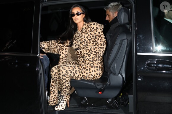 Kim Kardashian quitte le restaurant Ferdi pour se rendre au Costes. Paris, le 5 mars 2019 © Cyril Moreau/Best Image