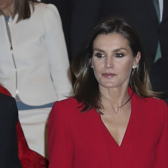 La reine Letizia d'Espagne (tailleur pantalon Roberto Torretta) lors de la cérémonie de proclamation des lauréats du Prix social de la Fondation Princesse de Gérone, le 6 mars 2019 à Caceres.