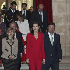 La reine Letizia d'Espagne (tailleur pantalon Roberto Torretta) lors de la cérémonie de proclamation des lauréats du Prix social de la Fondation Princesse de Gérone, le 6 mars 2019 à Caceres.