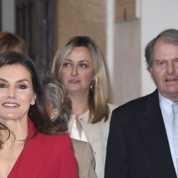 La reine Letizia d'Espagne (tailleur pantalon Roberto Torretta) lors de la proclamation des lauréats du Prix social de la Fondation Princesse de Gérone, le 6 mars 2019 à Caceres.