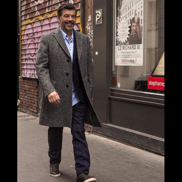 Stéphane Plaza dans les rues de Paris, devant l'une de ses agences. Instagram, le 6 février 2019.