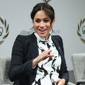 Meghan Markle (enceinte), duchesse de Sussex, lors d'une discussion conjointe avec le Trust The Queen's Commonwealth à l'occasion de la journée mondiale du droit des femmes. Londres, le 8 mars 2019